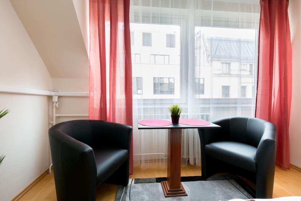 Aranykez 4-6: Downtown Studio, Budapest